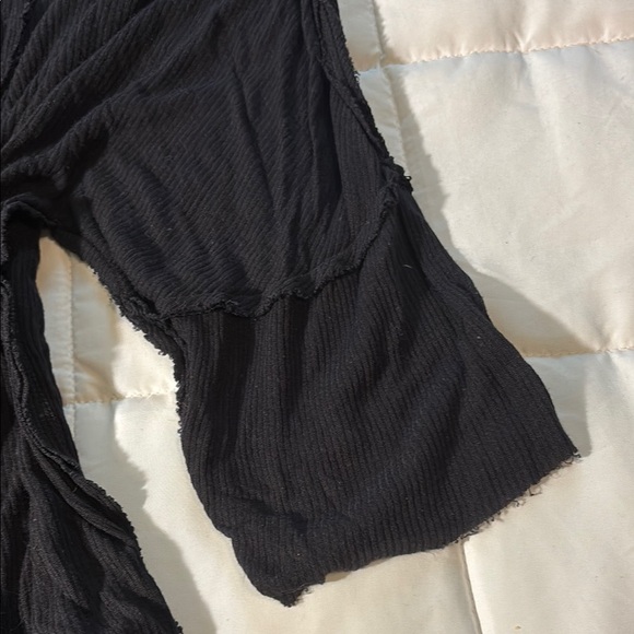 Free People We The Free V-Neck Black Ribbed Raw Hemmed Top - Picture 4 of 11